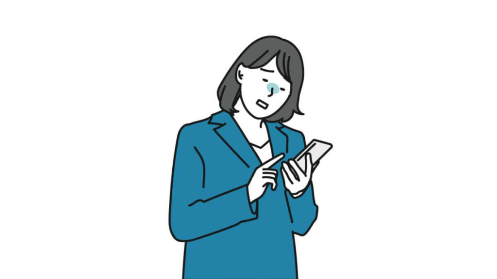 スマホ触りながらショックな表情をする女性