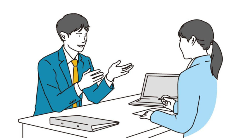 同僚と仲良く会話するスーツ姿の男性