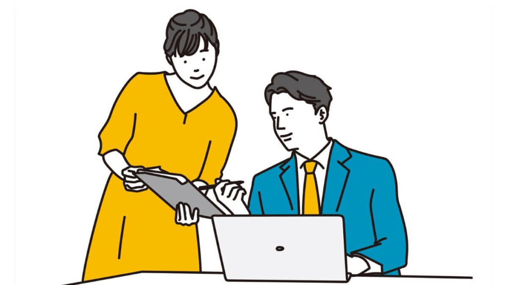 笑顔で仕事をする男女2人