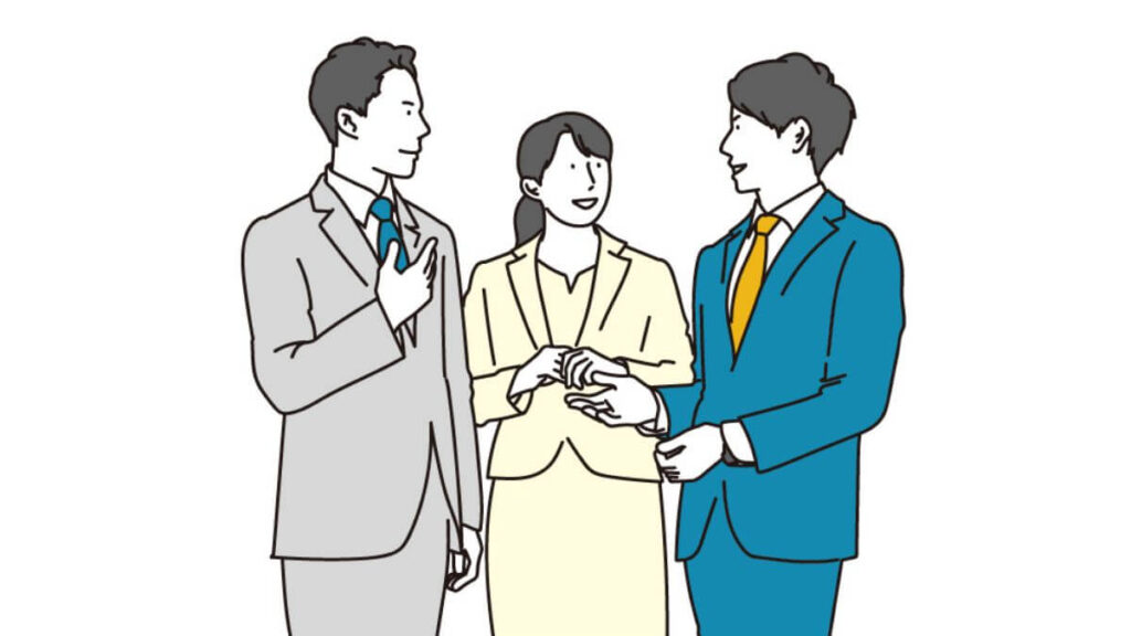 仲良く談笑するスーツ姿の男女3人