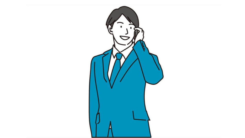 笑顔で電話をするスーツ姿の若い男性