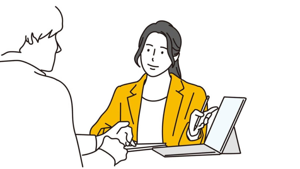 お客さんに説明をするキャリアウーマン