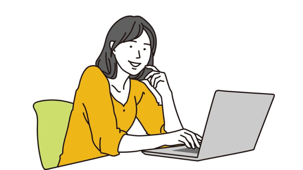 パソコンを触り笑顔の若い女性